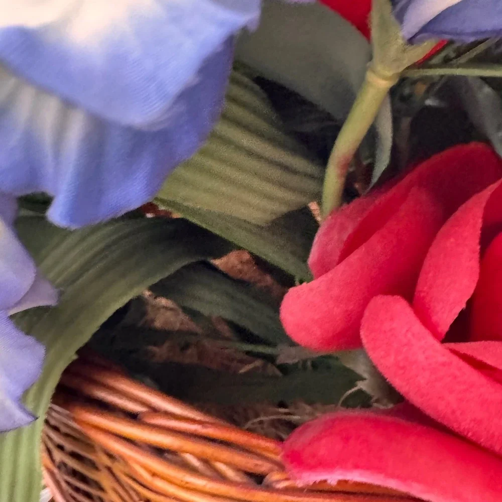 Handcrafted Woven Picnic Basket Artificial Silk Flower Arrangement Decor Accent‎